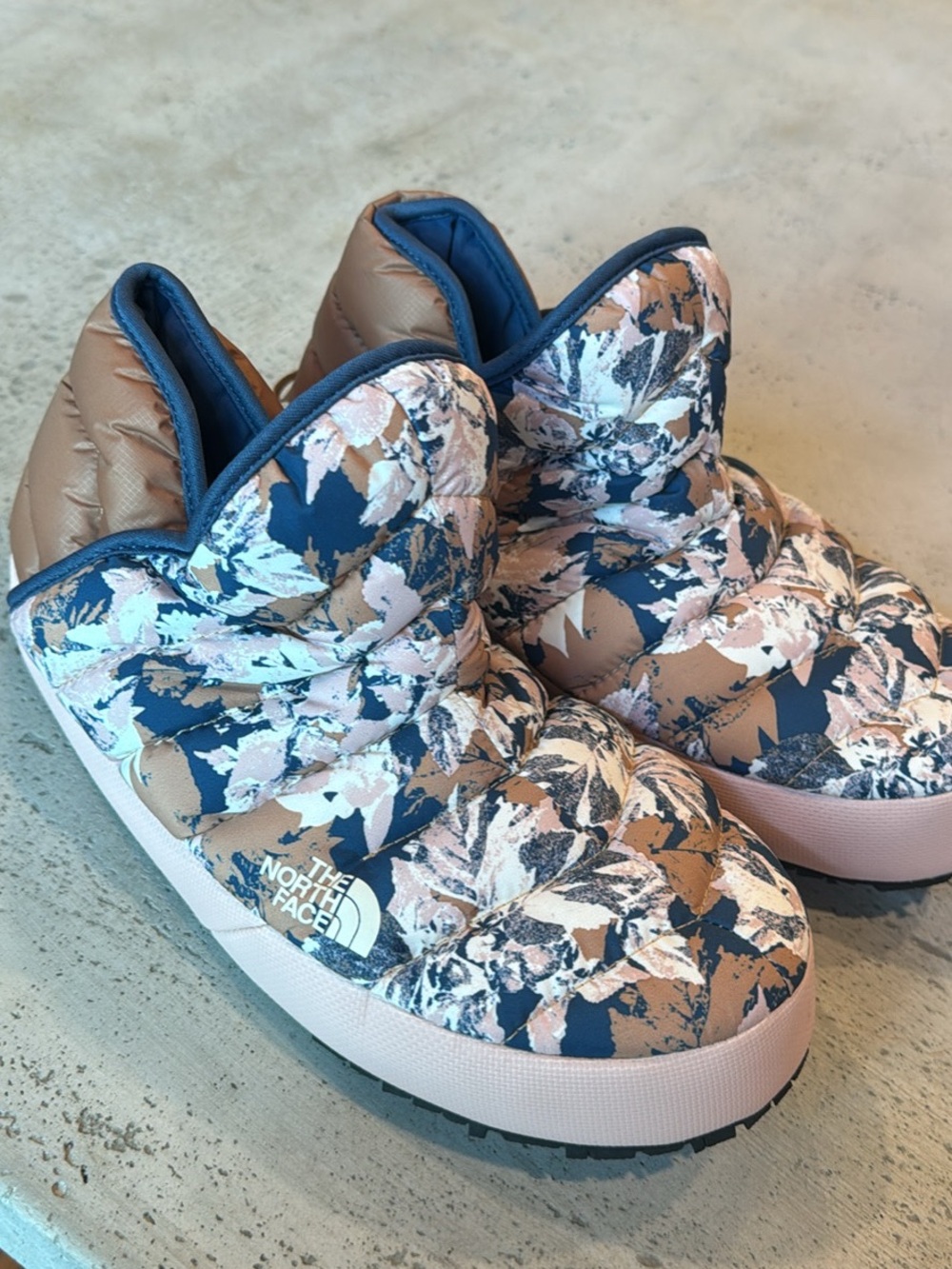 The North Face Quilted Floral Slip-On Puffer Shoes - Navy & Tan